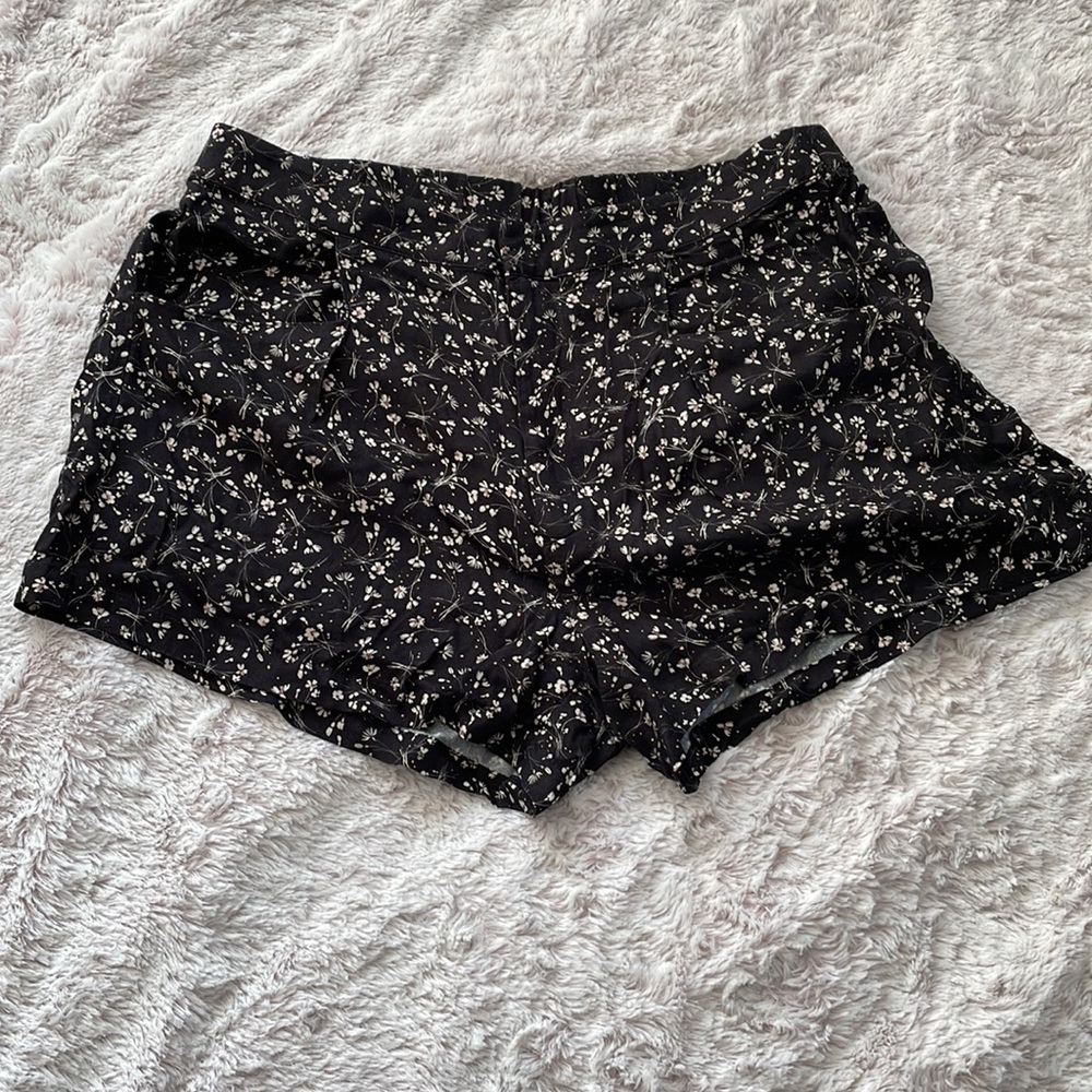 Saltwater Luxe Womens Shorts, size M, Black Floral BRAND NEW WITH TAGS